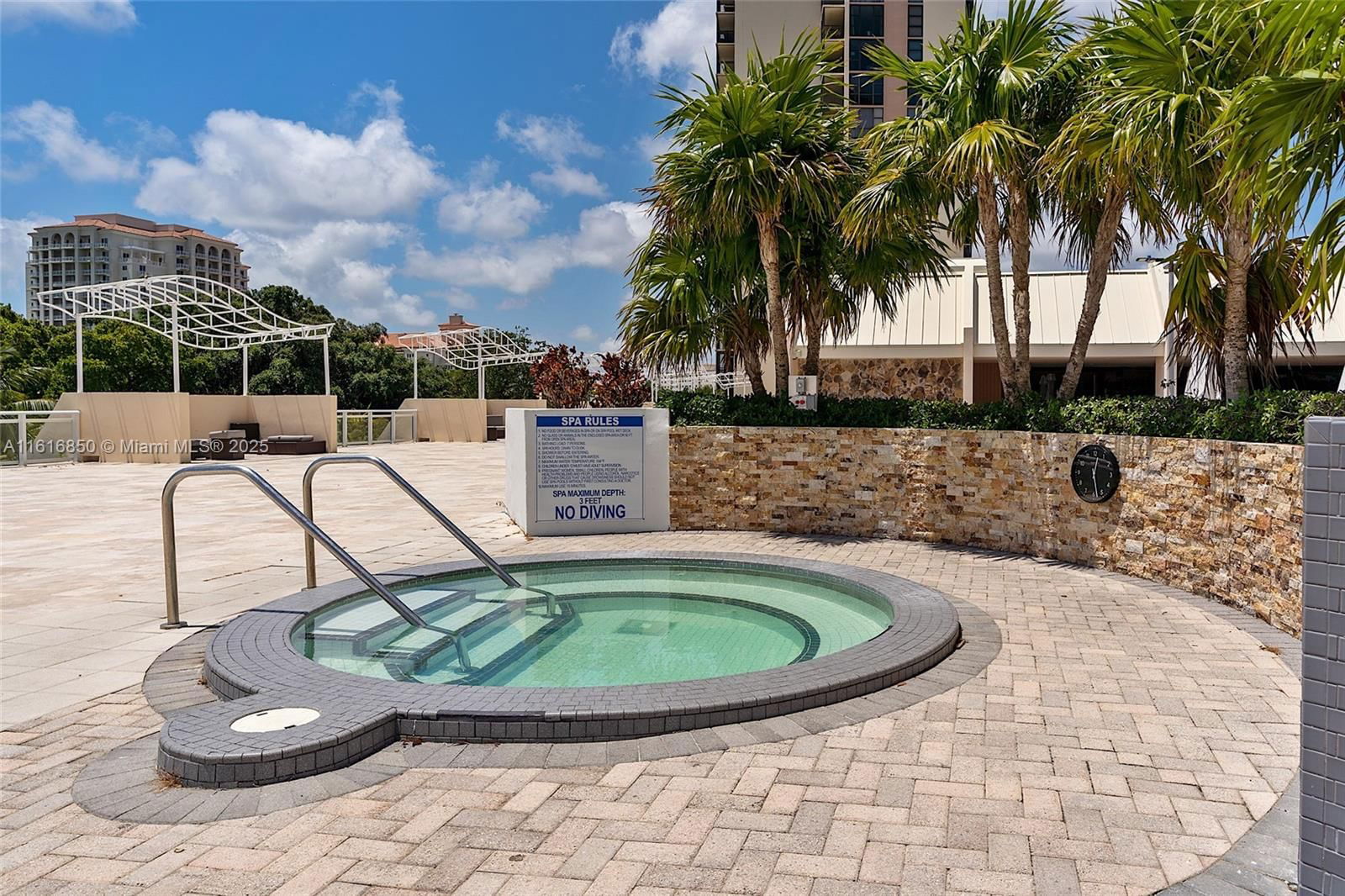 Real estate property located at 20335 Country Club Dr #702, Miami-dade, Coronado Condo- Tower Ii, Aventura, FL