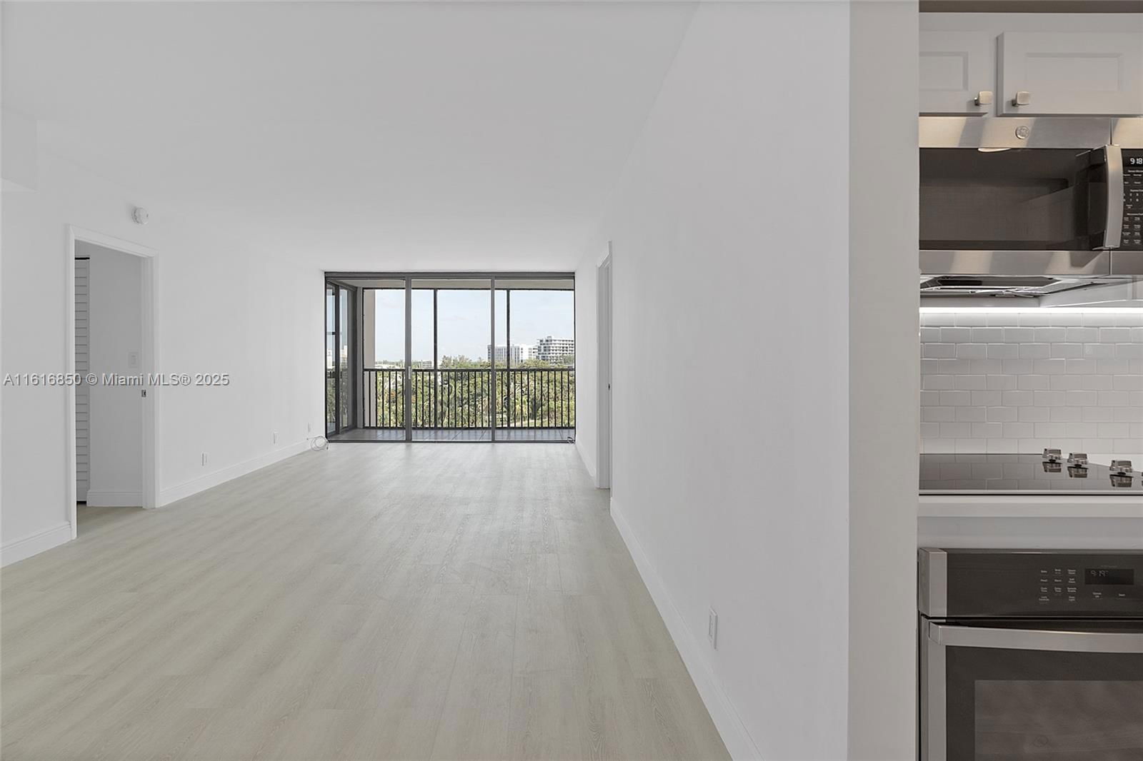 Real estate property located at 20335 Country Club Dr #702, Miami-dade, Coronado Condo- Tower Ii, Aventura, FL