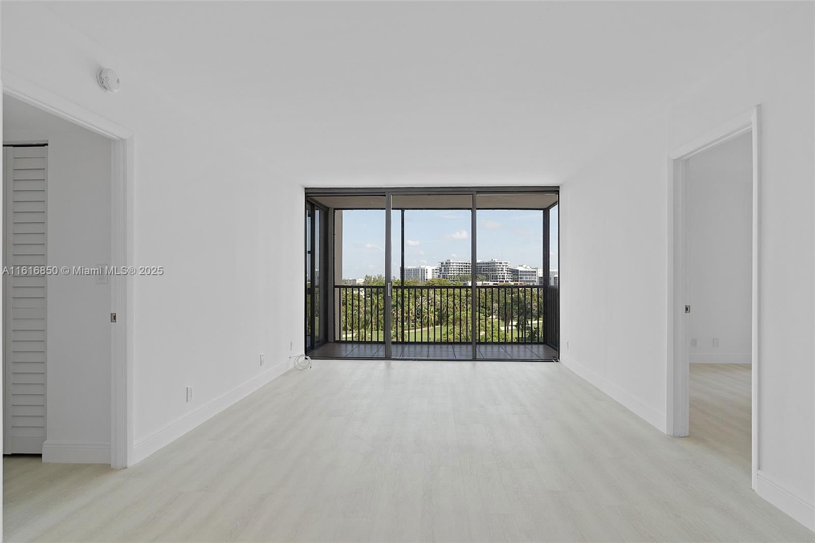 Real estate property located at 20335 Country Club Dr #702, Miami-dade, Coronado Condo- Tower Ii, Aventura, FL