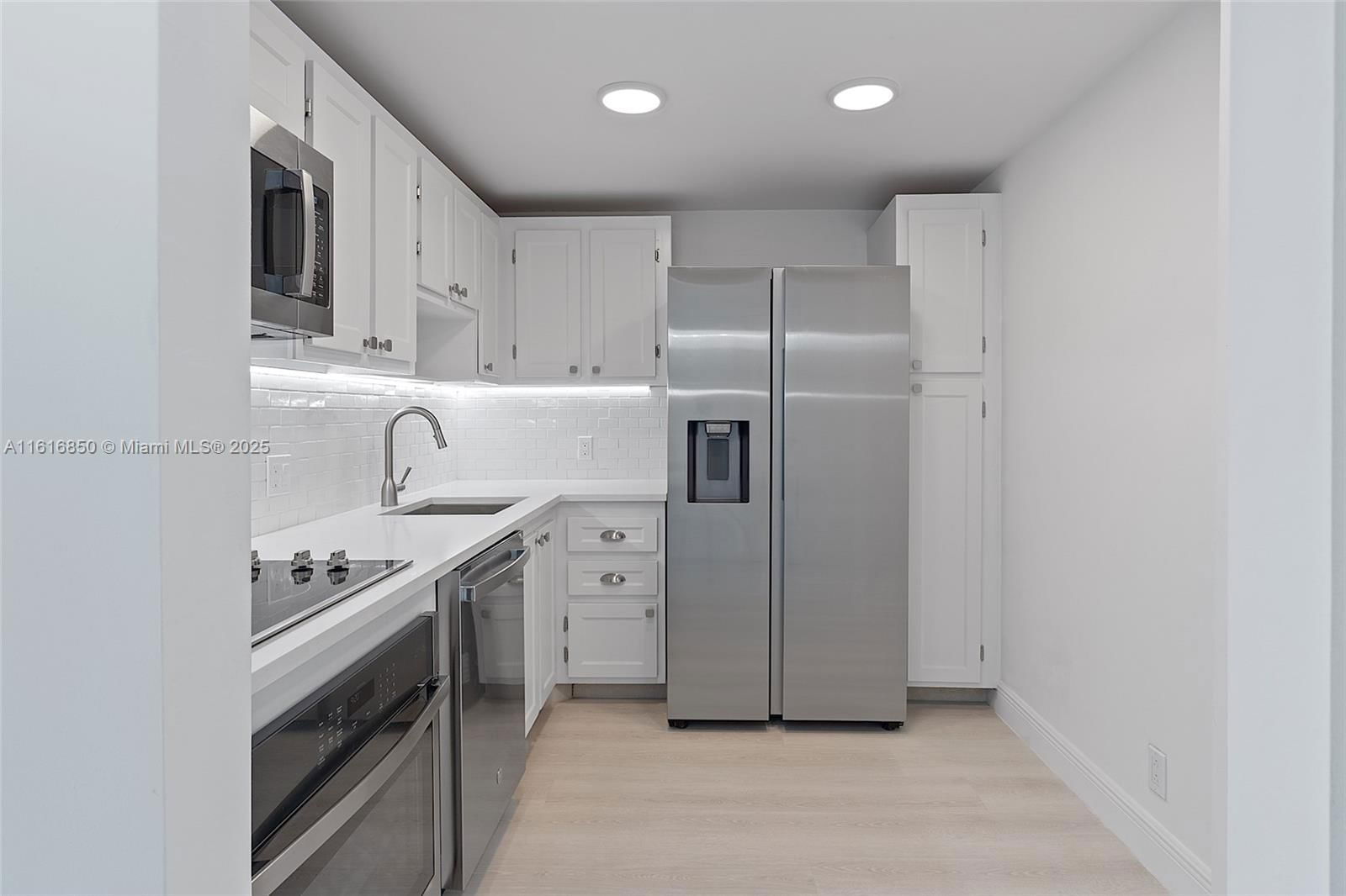 Real estate property located at 20335 Country Club Dr #702, Miami-dade, Coronado Condo- Tower Ii, Aventura, FL