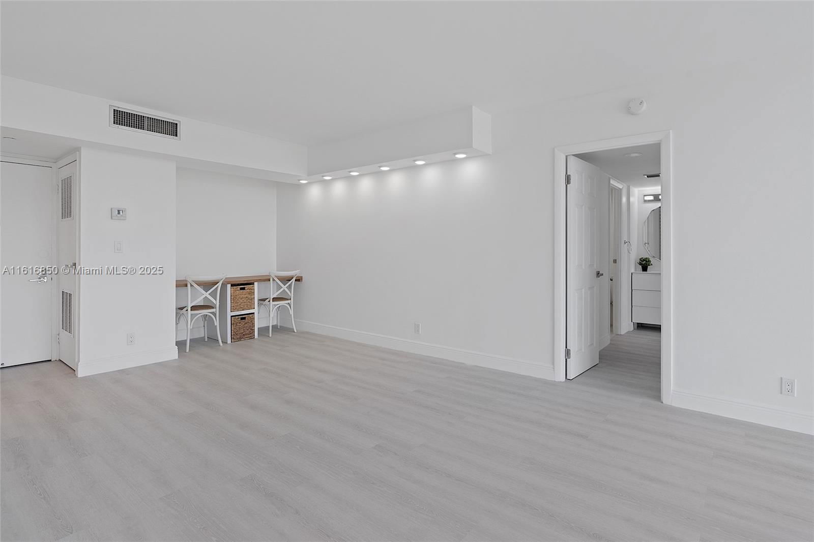 Real estate property located at 20335 Country Club Dr #702, Miami-dade, Coronado Condo- Tower Ii, Aventura, FL