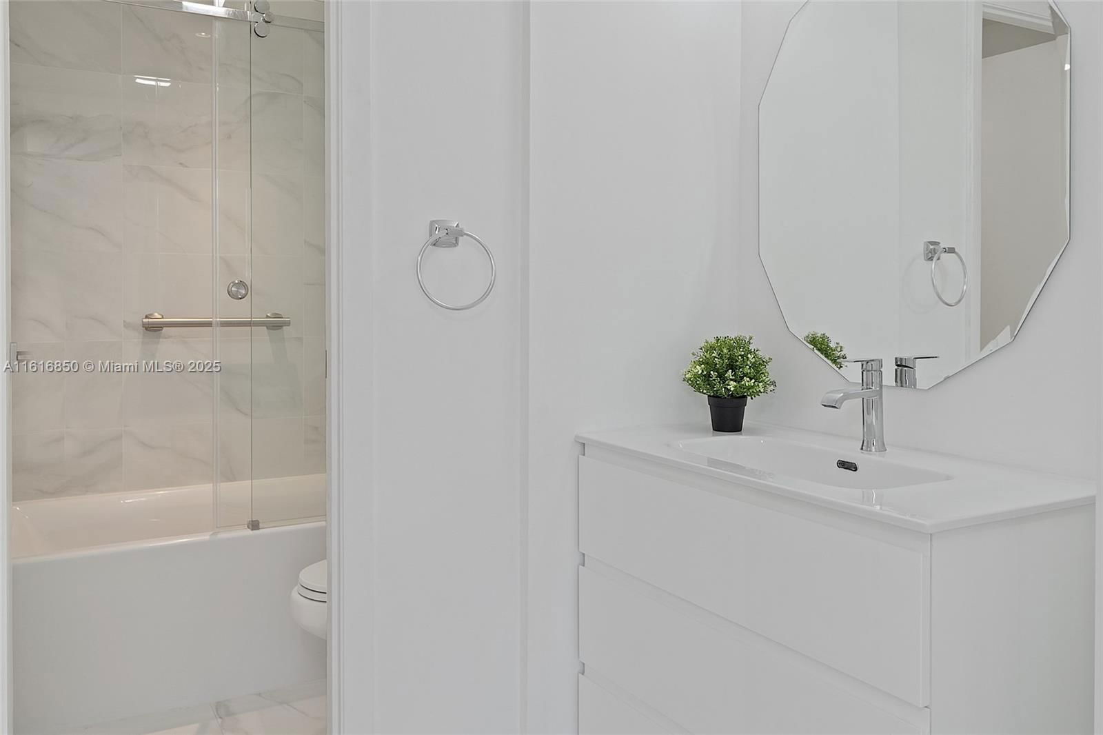 Real estate property located at 20335 Country Club Dr #702, Miami-dade, Coronado Condo- Tower Ii, Aventura, FL