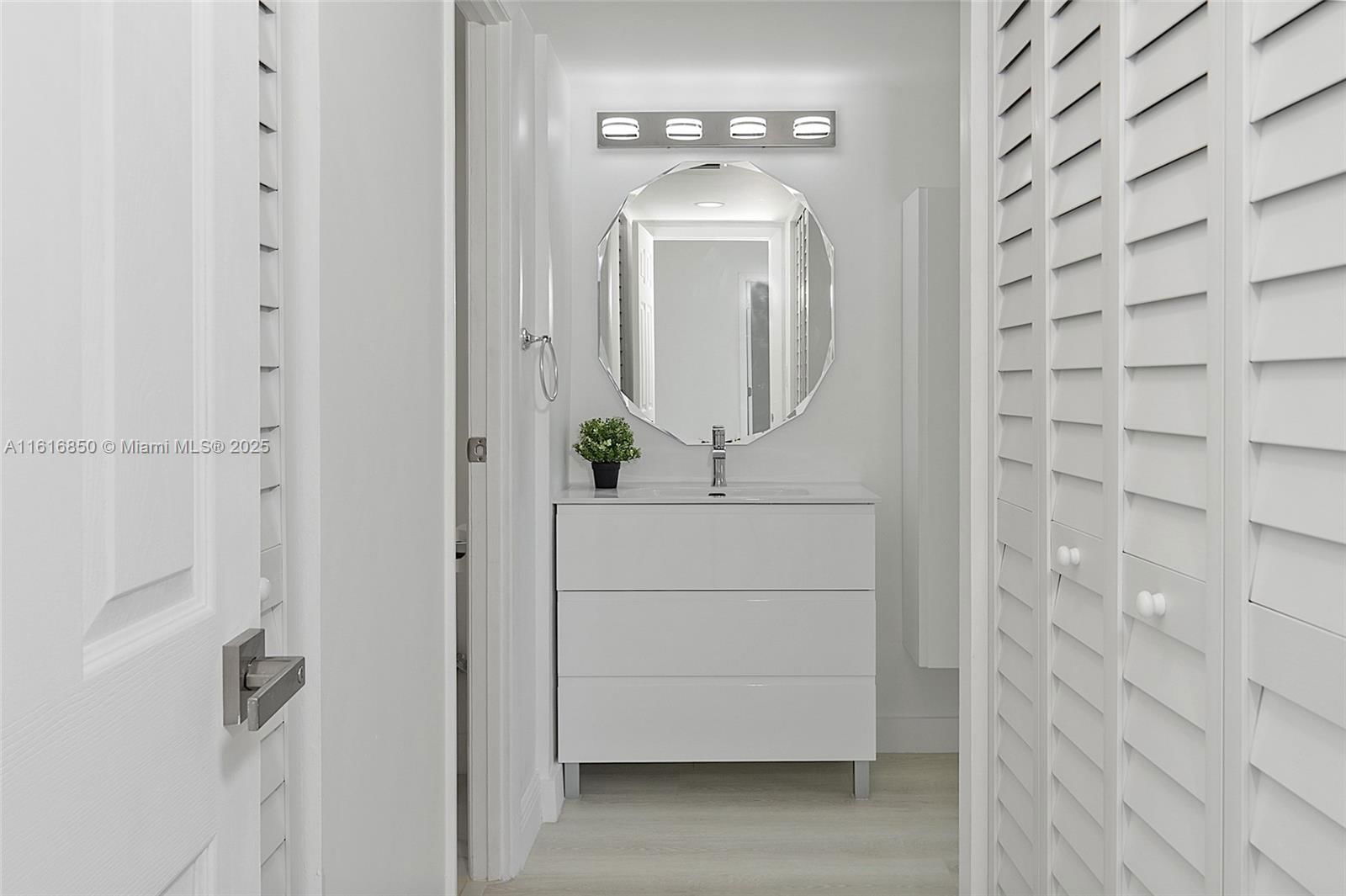Real estate property located at 20335 Country Club Dr #702, Miami-dade, Coronado Condo- Tower Ii, Aventura, FL