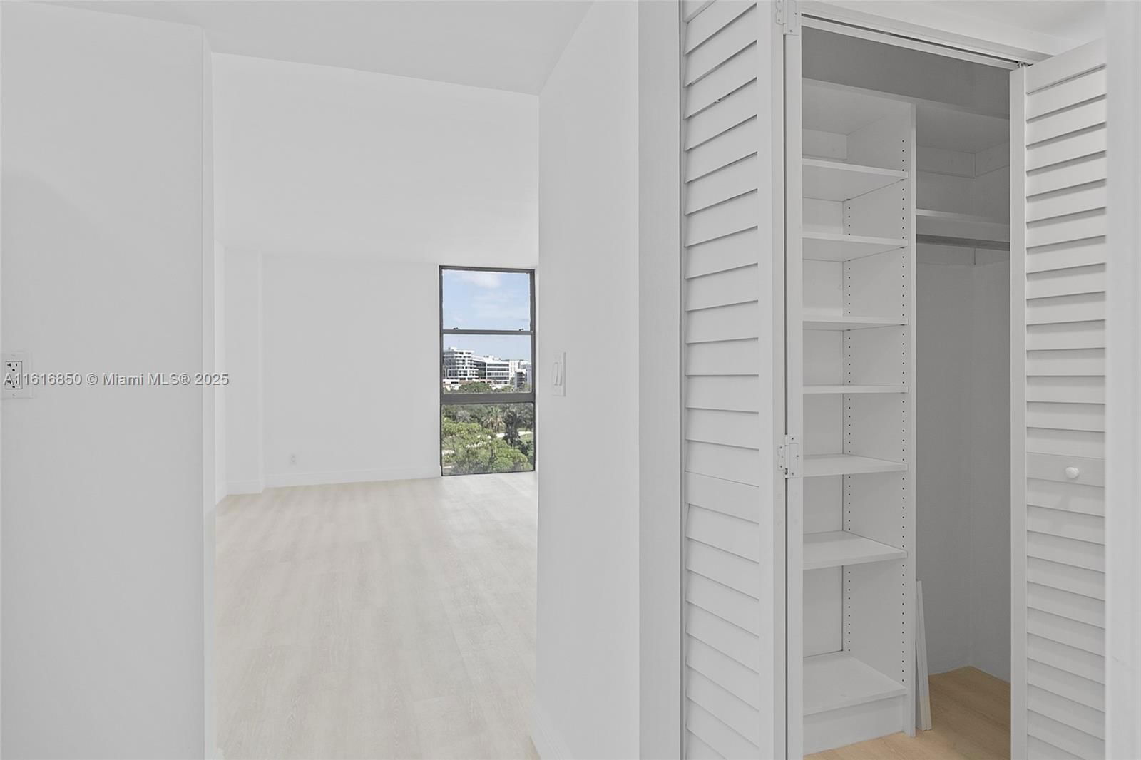 Real estate property located at 20335 Country Club Dr #702, Miami-dade, Coronado Condo- Tower Ii, Aventura, FL