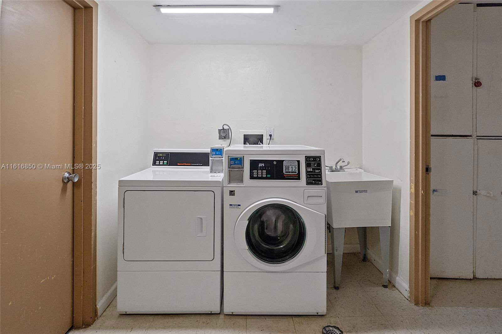 Real estate property located at 20335 Country Club Dr #702, Miami-dade, Coronado Condo- Tower Ii, Aventura, FL