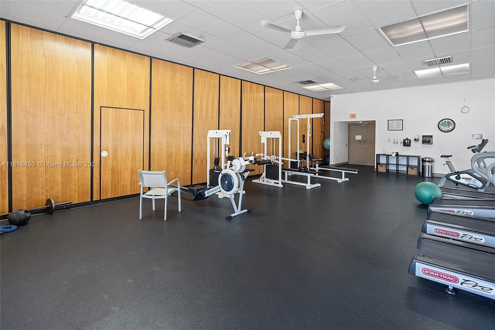 Real estate property located at 20335 Country Club Dr #702, Miami-dade, Coronado Condo- Tower Ii, Aventura, FL