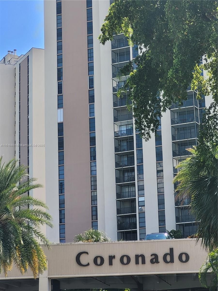 Real estate property located at 20335 Country Club Dr #702, Miami-dade, Coronado Condo- Tower Ii, Aventura, FL