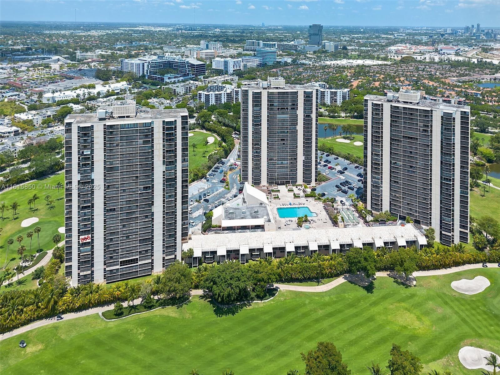 Real estate property located at 20335 Country Club Dr #702, Miami-dade, Coronado Condo- Tower Ii, Aventura, FL