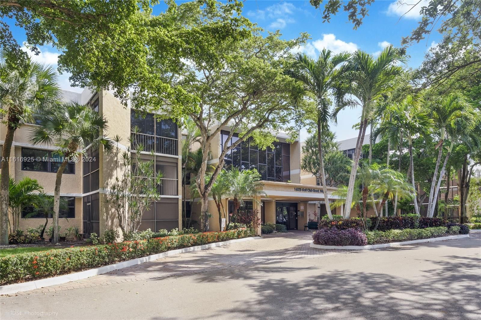 Real estate property located at 16325 Golf Club Rd, Broward County, BLDG 7 OF COUNTRY CLUB AP, Weston, FL