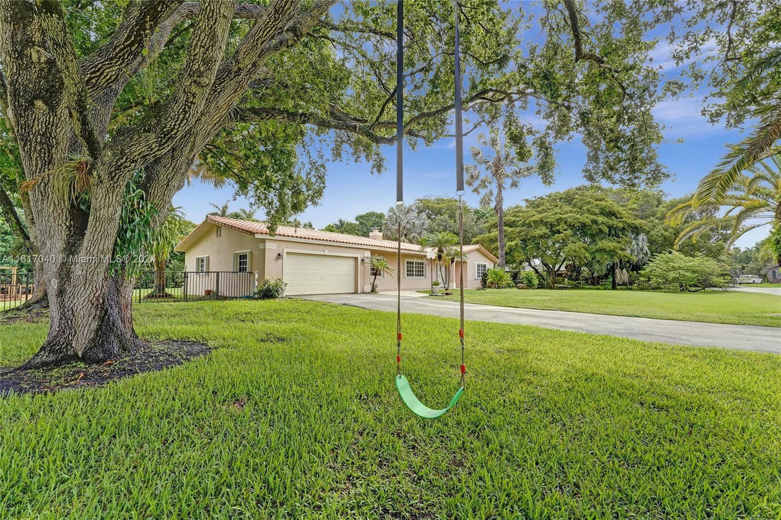 Real estate property located at 10925 40th Ct, Broward County, MARTHA BRIGHT FARMS, Davie, FL