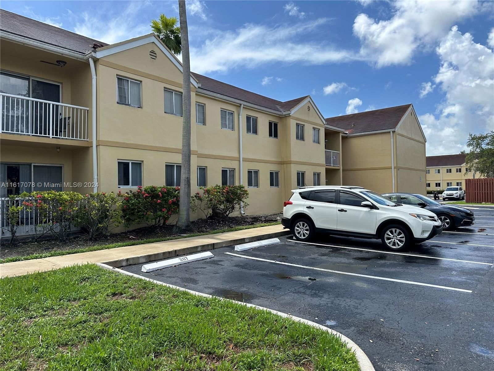 Real estate property located at 13810 112th St #106, Miami-Dade County, WILLOW WALK OF KENDALL CO, Miami, FL