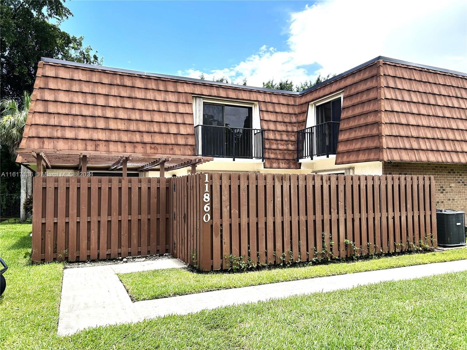 Real estate property located at 11860 9th Mnr, Broward County, LAKE PINE VILLAGE, Davie, FL