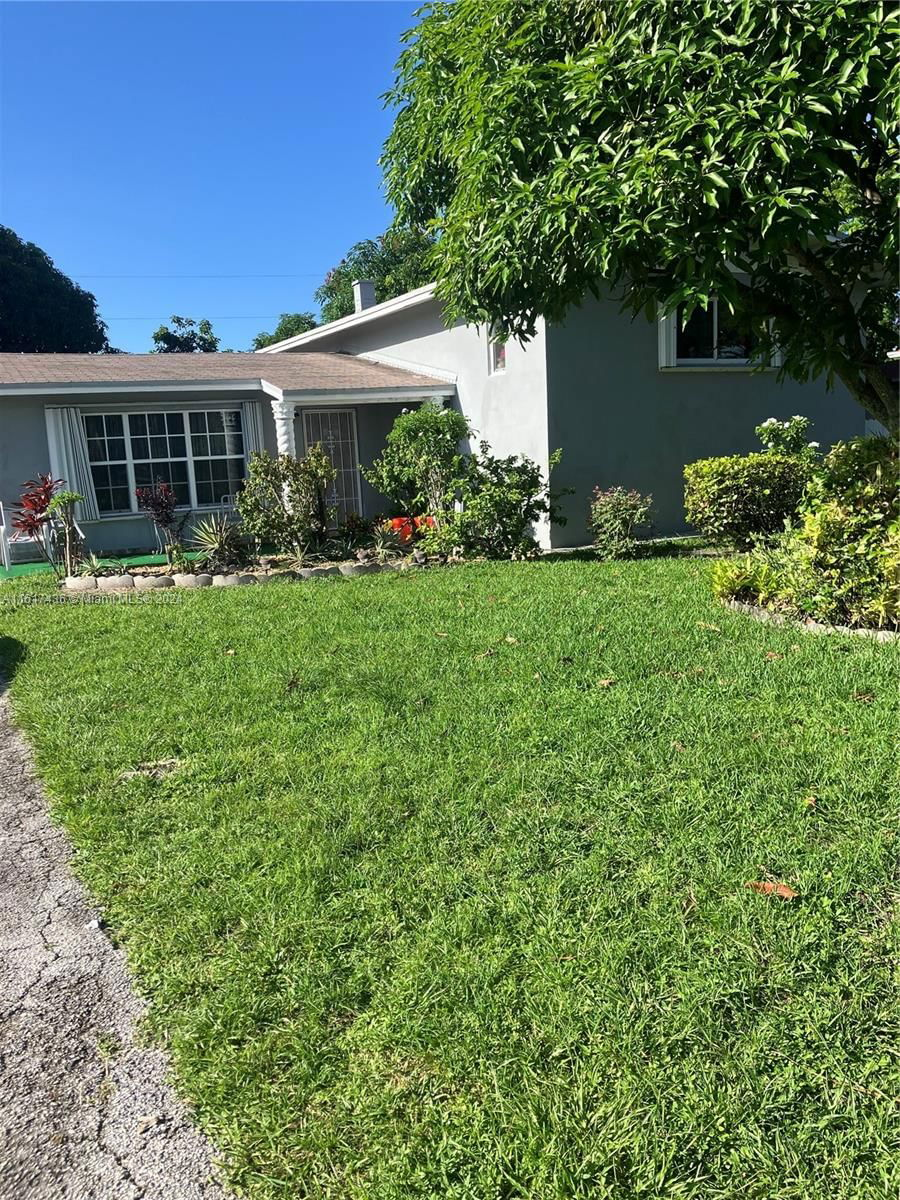 Real estate property located at 1345 199th St, Miami-Dade County, MANSIONETTE HOMES SEC 2, Miami, FL
