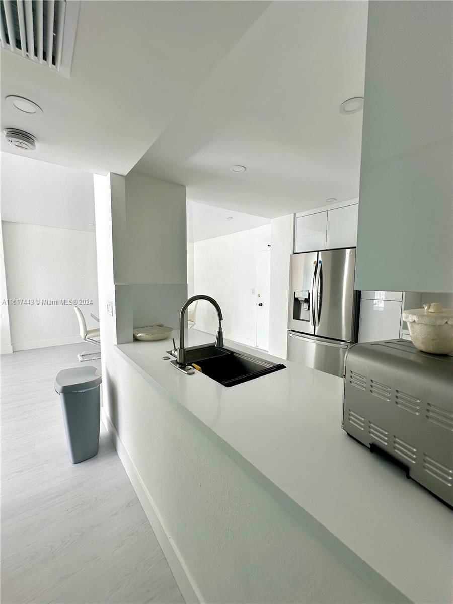 Real estate property located at 1950 Ocean Dr #17J, Broward, Hemispheres Condo, Hallandale Beach, FL