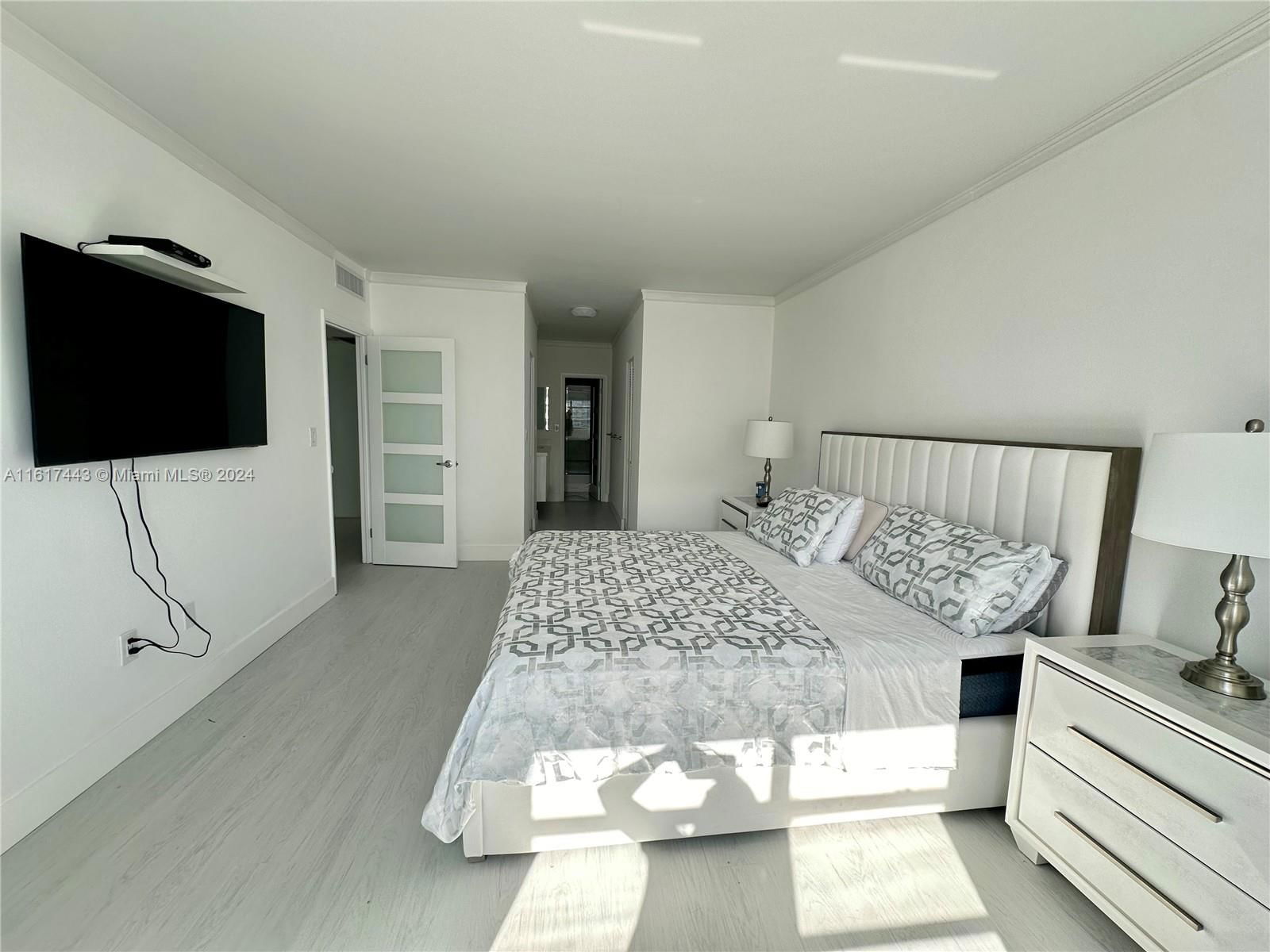 Real estate property located at 1950 Ocean Dr #17J, Broward, Hemispheres Condo, Hallandale Beach, FL