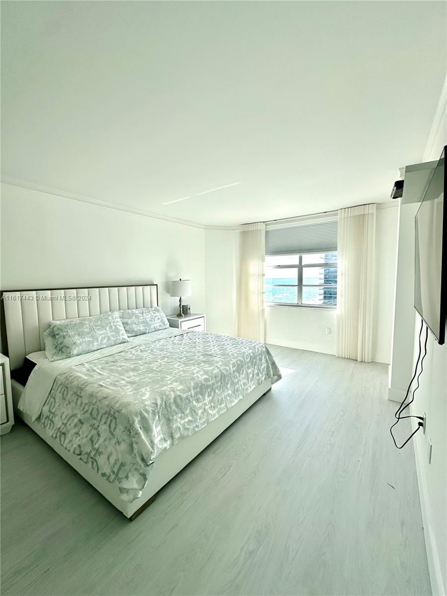 Real estate property located at 1950 Ocean Dr #17J, Broward, Hemispheres Condo, Hallandale Beach, FL