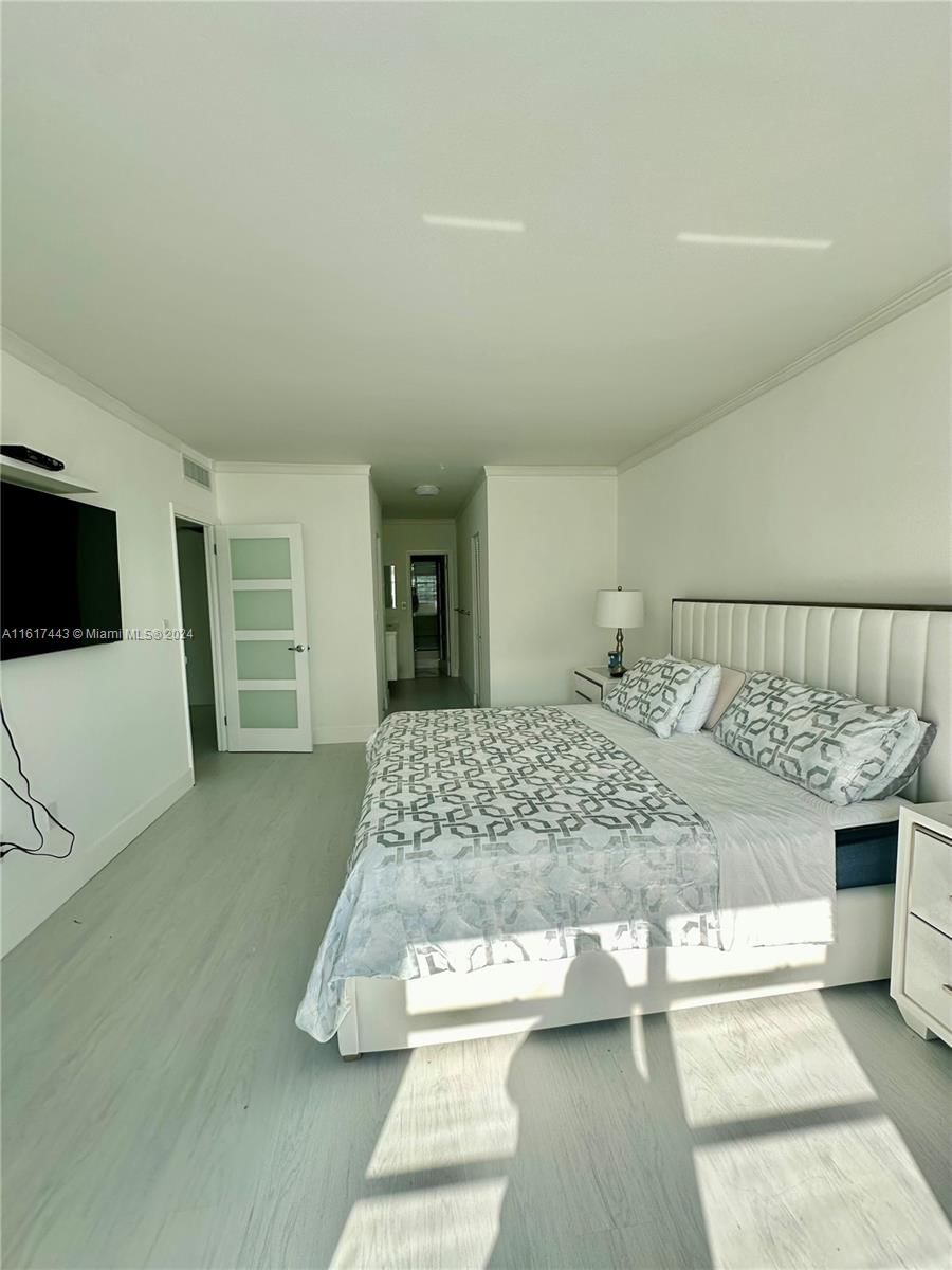 Real estate property located at 1950 Ocean Dr #17J, Broward, Hemispheres Condo, Hallandale Beach, FL