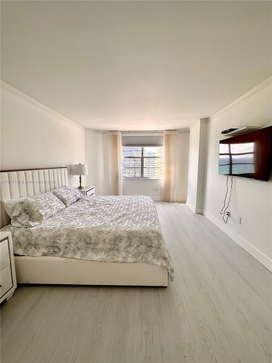 Real estate property located at 1950 Ocean Dr #17J, Broward, Hemispheres Condo, Hallandale Beach, FL