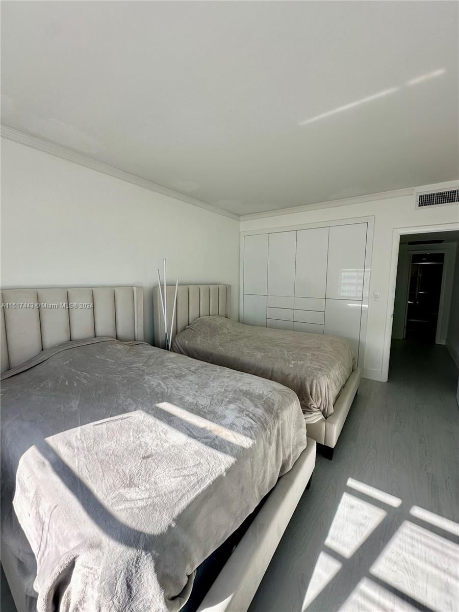Real estate property located at 1950 Ocean Dr #17J, Broward, Hemispheres Condo, Hallandale Beach, FL