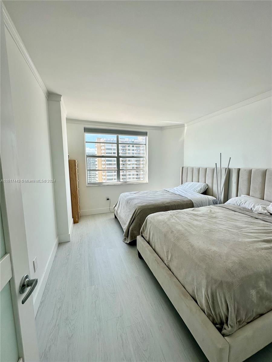 Real estate property located at 1950 Ocean Dr #17J, Broward, Hemispheres Condo, Hallandale Beach, FL