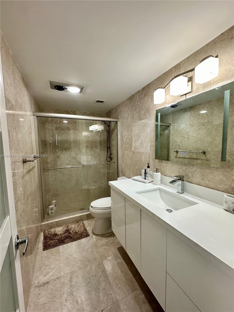 Real estate property located at 1950 Ocean Dr #17J, Broward, Hemispheres Condo, Hallandale Beach, FL
