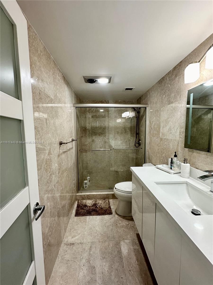 Real estate property located at 1950 Ocean Dr #17J, Broward, Hemispheres Condo, Hallandale Beach, FL