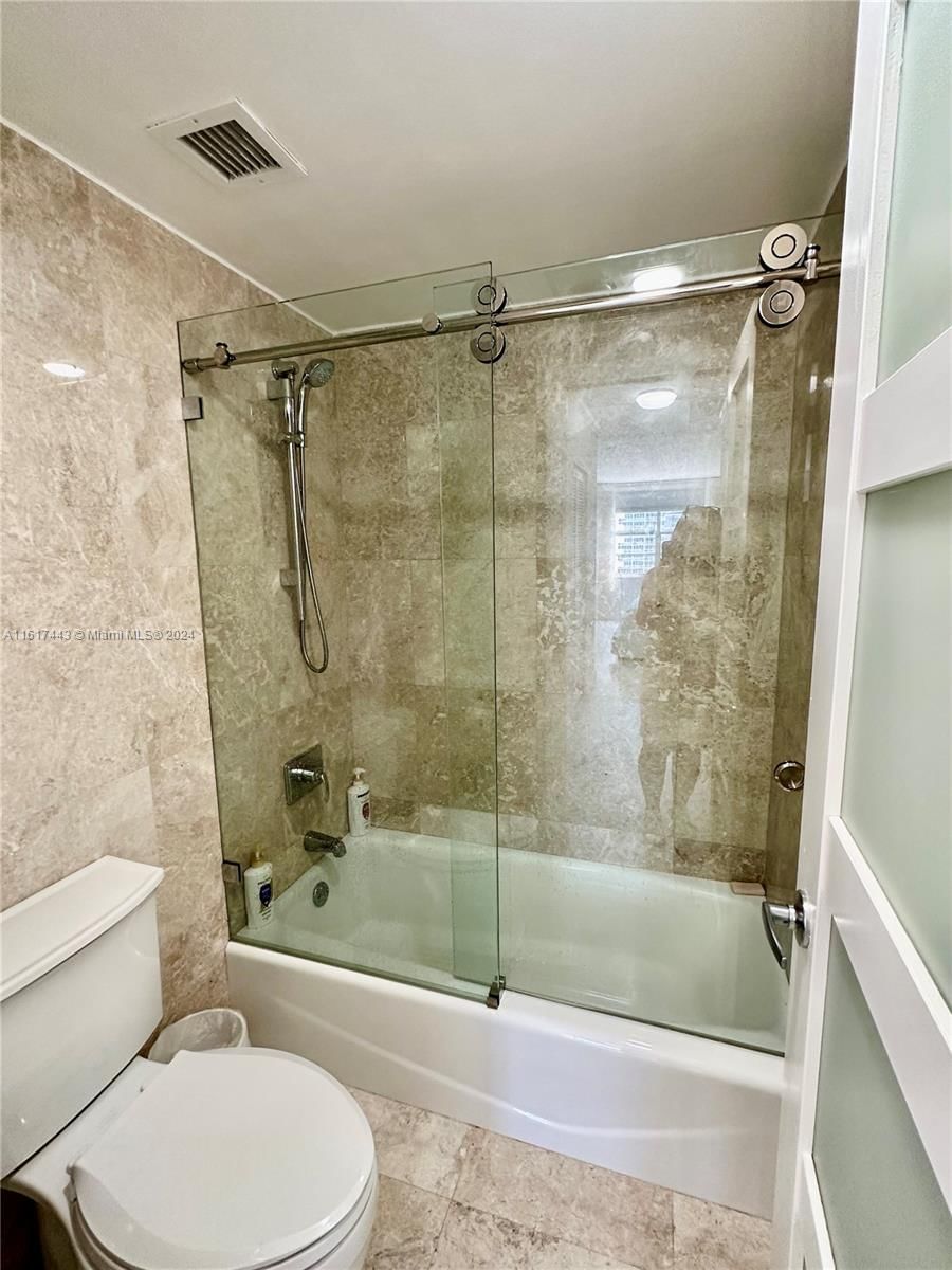 Real estate property located at 1950 Ocean Dr #17J, Broward, Hemispheres Condo, Hallandale Beach, FL