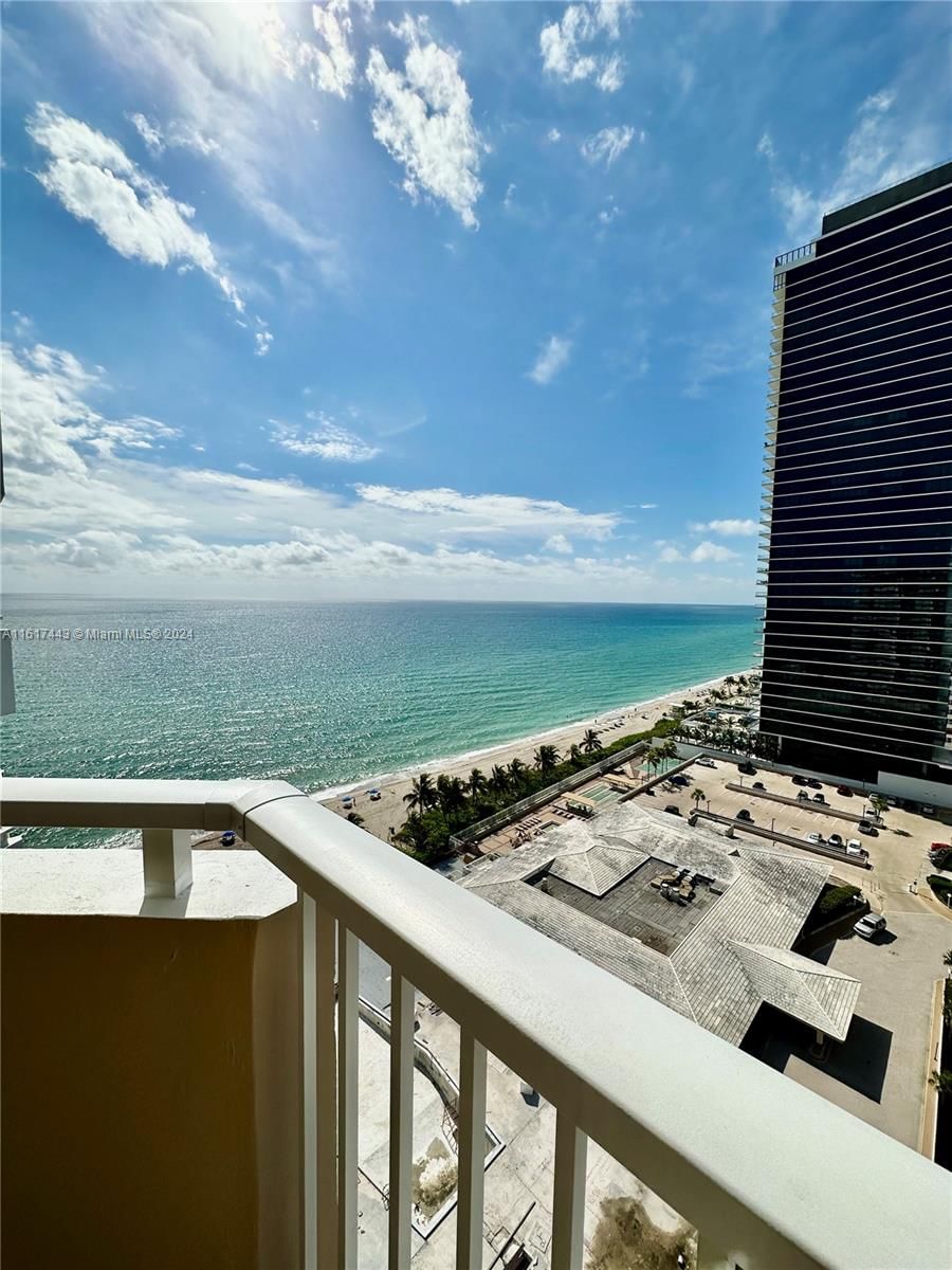 Real estate property located at 1950 Ocean Dr #17J, Broward, Hemispheres Condo, Hallandale Beach, FL