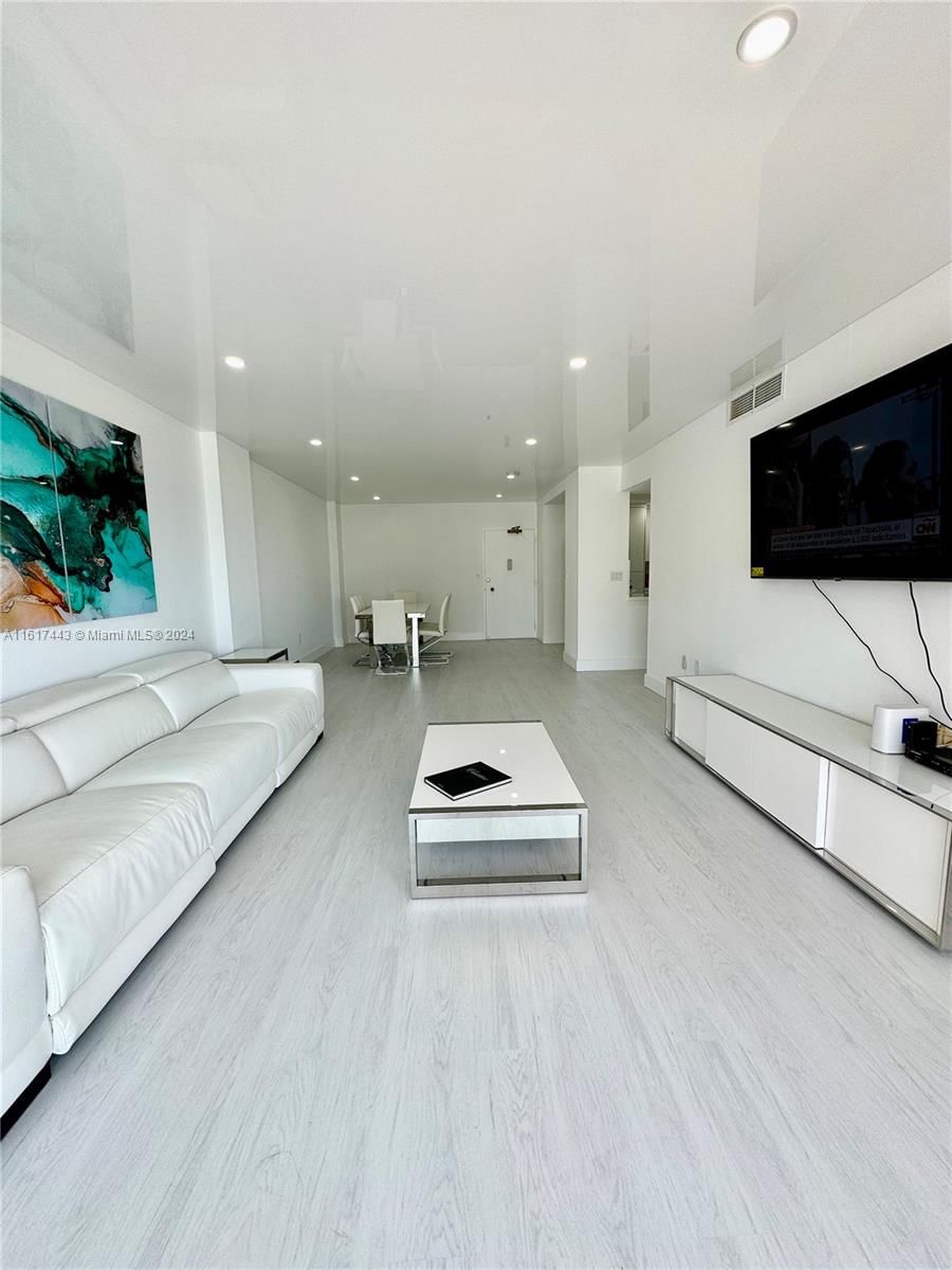 Real estate property located at 1950 Ocean Dr #17J, Broward, Hemispheres Condo, Hallandale Beach, FL