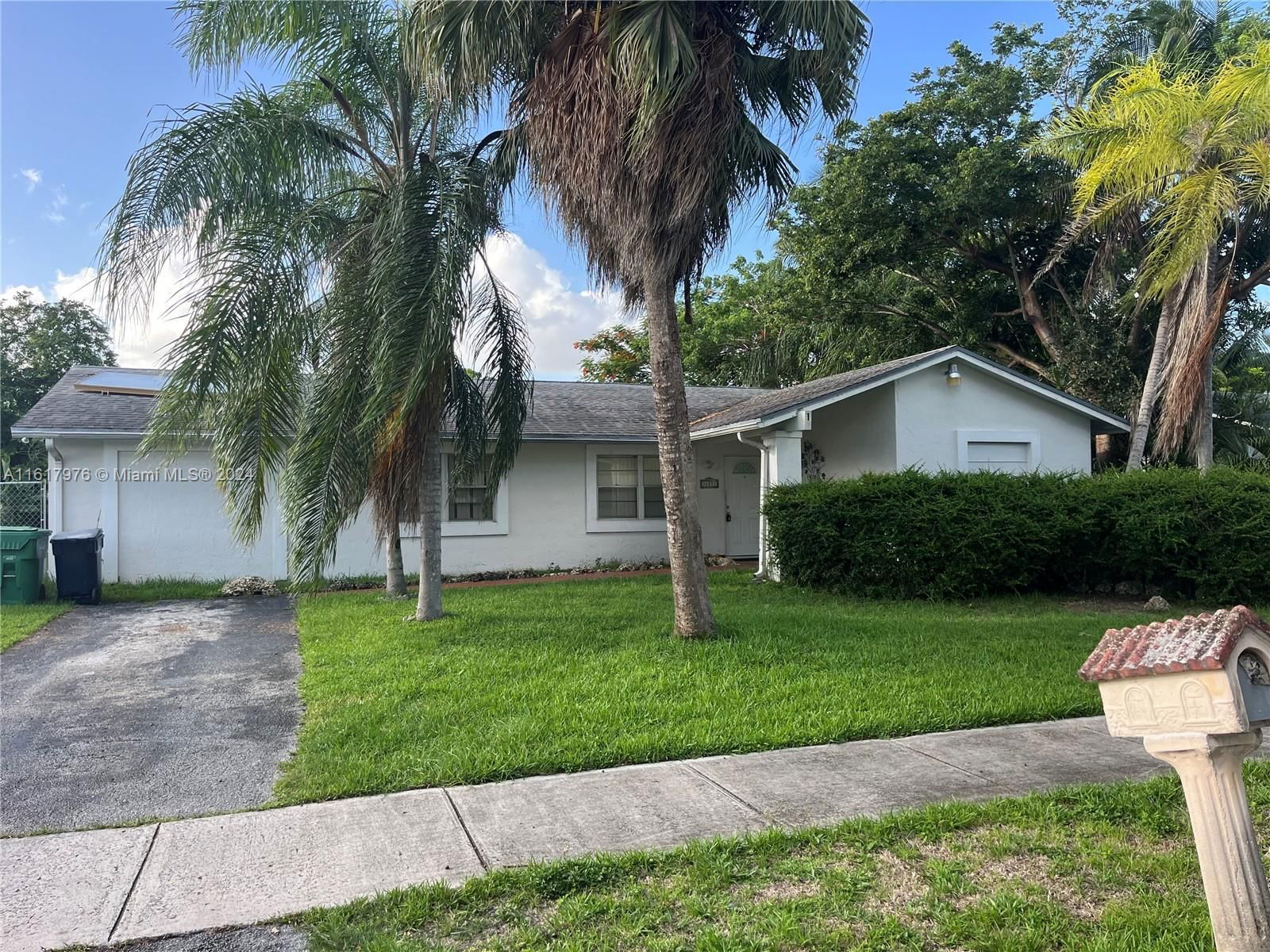 Real estate property located at 14851 71st St, Miami-Dade County, WESTWIND LAKES SEC 1, Miami, FL