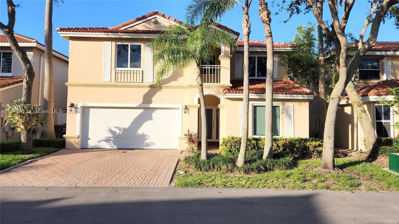 Real estate property located at 1065 Weeping Willow Way, Broward County, WEST LAKE VILLAGE PLAT, Hollywood, FL