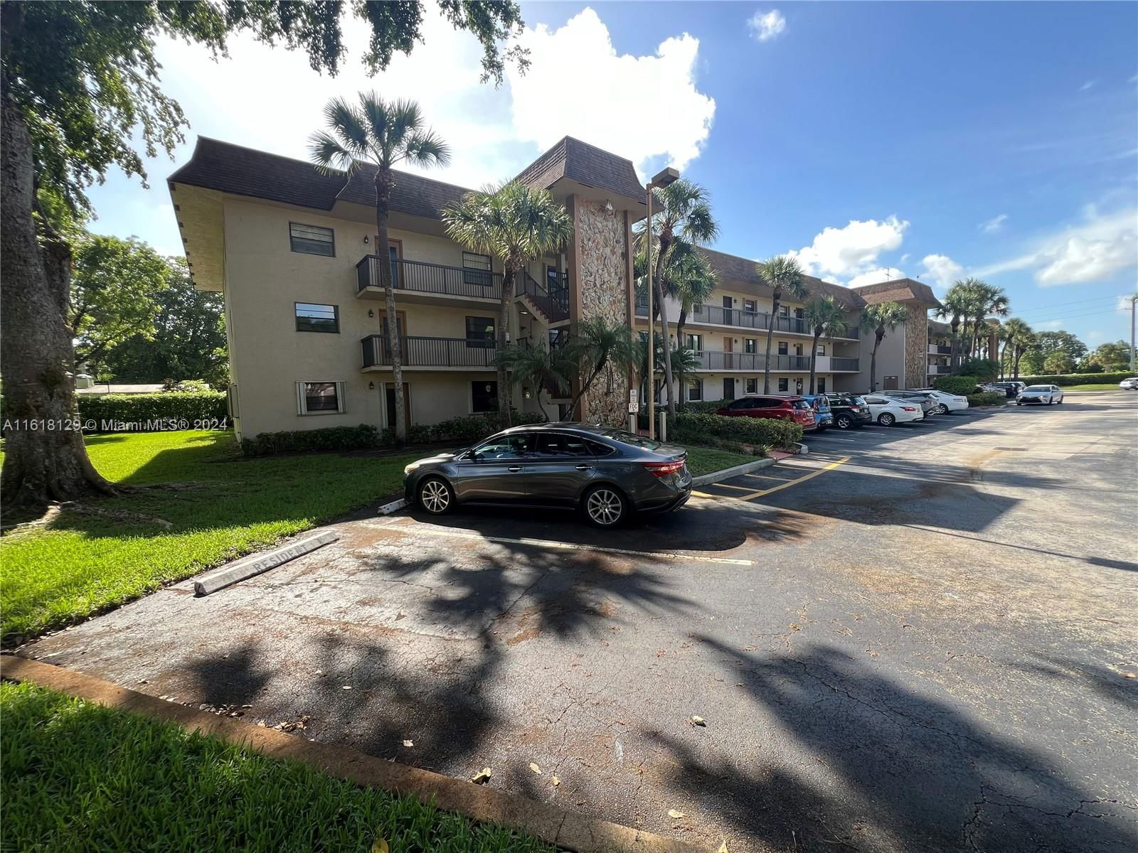 Real estate property located at 6085 Sabal Palm Blvd #201, Broward County, LAKES OF CARRIAGE HILLS, Tamarac, FL