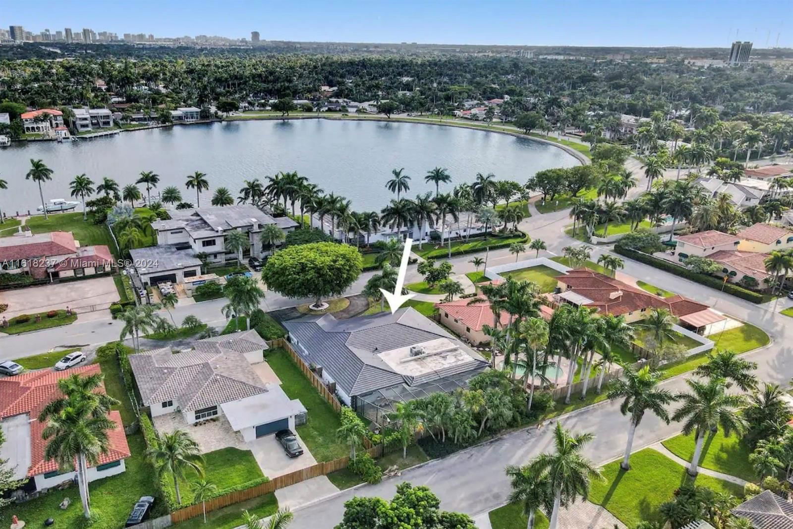 Real estate property located at 1141 Northlake Dr, Broward County, HOLLYWOOD LAKES SECTION, Hollywood, FL