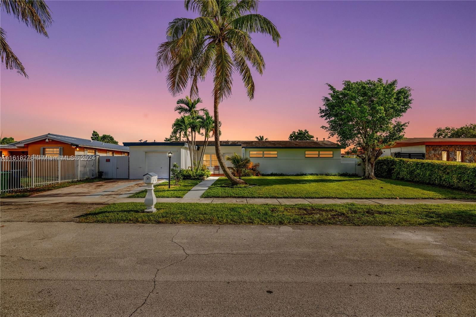 Real estate property located at 11241 181st St, Miami-Dade County, GREEN HILLS SEC 1, Miami, FL