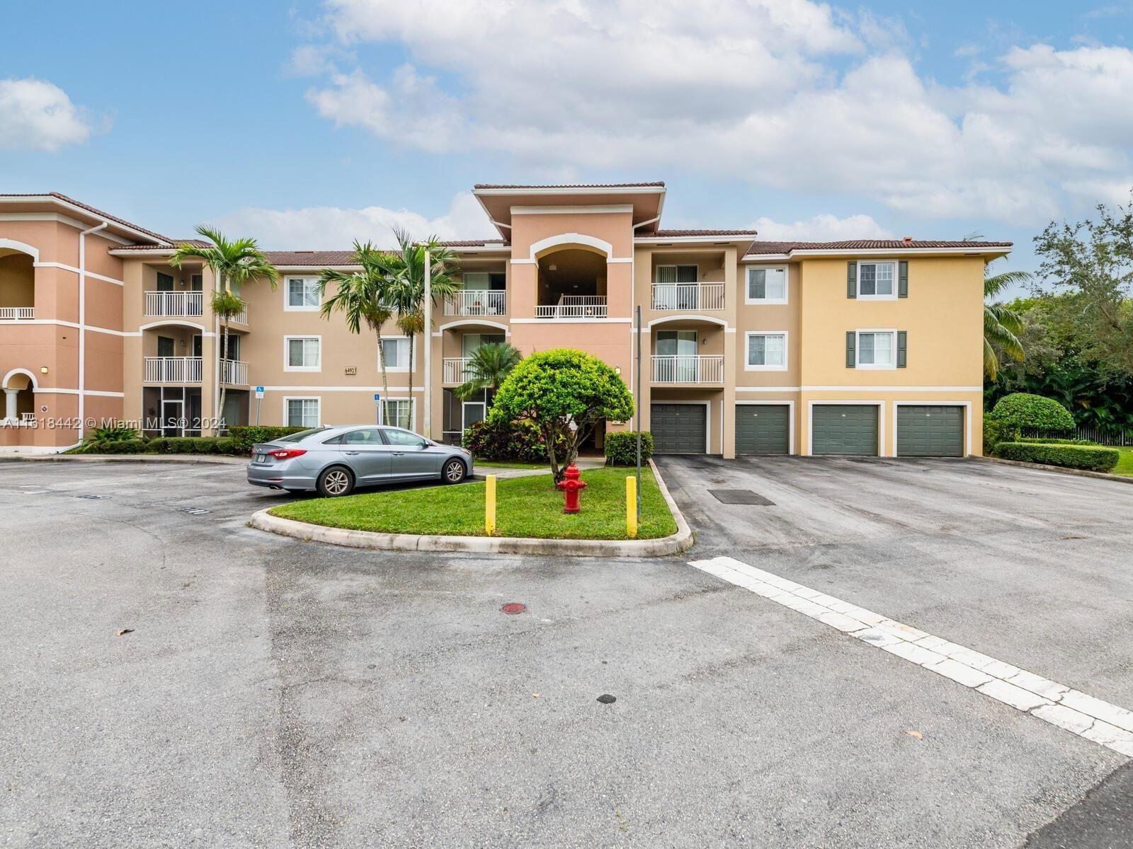 Real estate property located at 6492 Emerald Dunes Dr #206, Palm Beach County, VILLAS AT EMERALD DUNES C, West Palm Beach, FL
