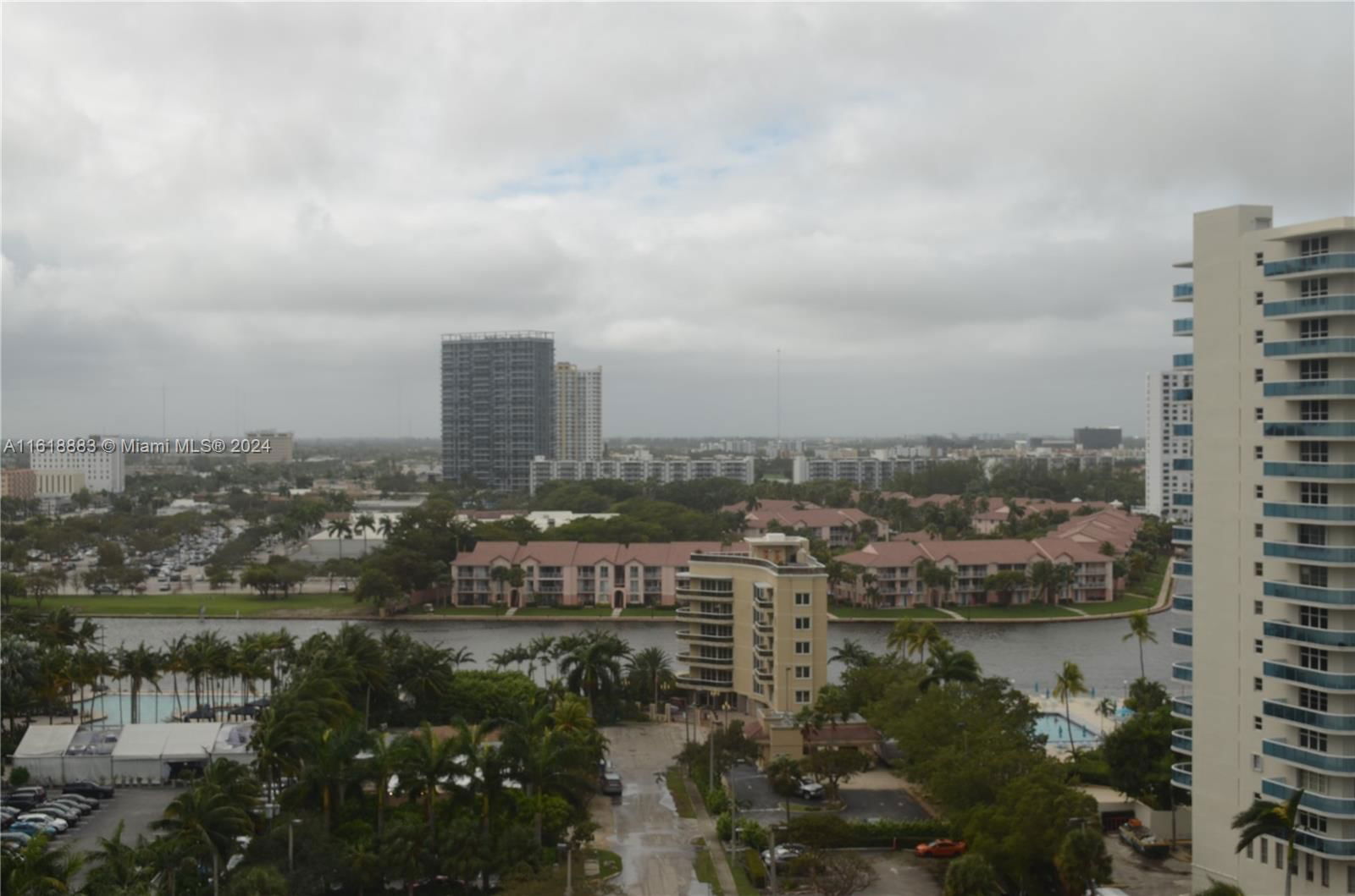 Real estate property located at 3901 Ocean Dr #14T, Broward County, TIDES ON HOLLYWOOD BEACH, Hollywood, FL