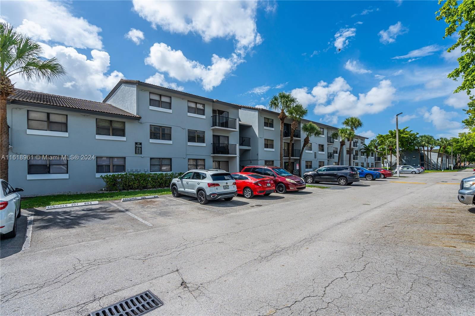 Real estate property located at 7090 179th St #104, Miami-Dade County, VILLA BELLINI CONDO, Hialeah, FL