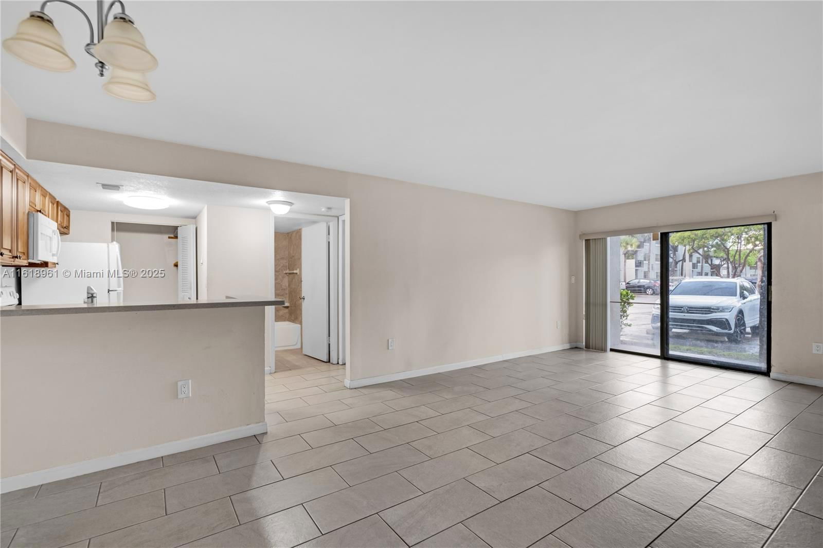 Real estate property located at 7090 179th St #104, Miami-Dade County, VILLA BELLINI CONDO, Hialeah, FL