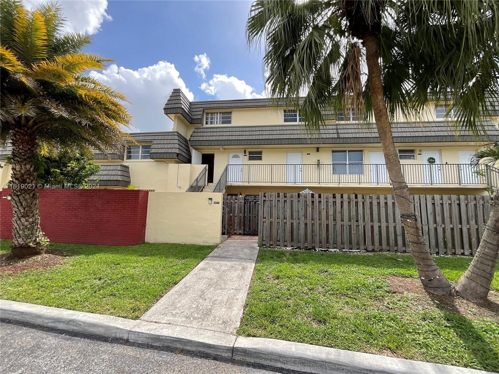 Real estate property located at 8611 137th Ave #8611, Miami-Dade County, KENDALE LK TOWNHOUSE COND, Miami, FL