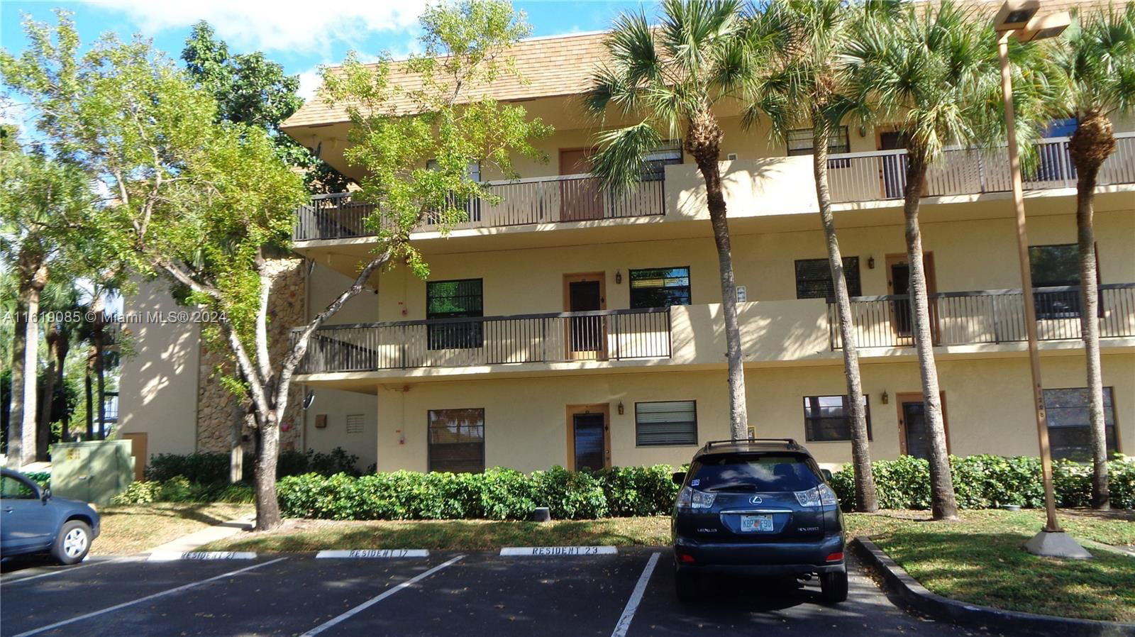 Real estate property located at 6085 Sabal Palm Blvd #204, Broward County, LAKES OF CARRIAGE HILLS, Tamarac, FL