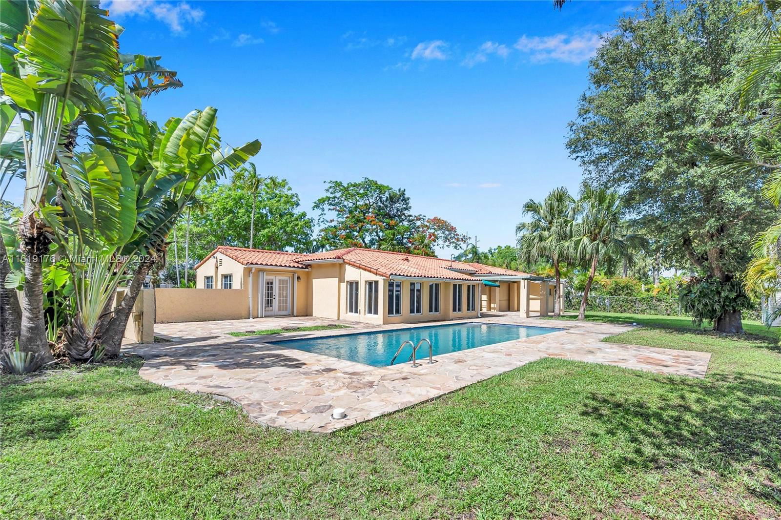 Real estate property located at 7020 56th St, Miami-Dade County, CAROLE HELMS MANOR, Miami, FL