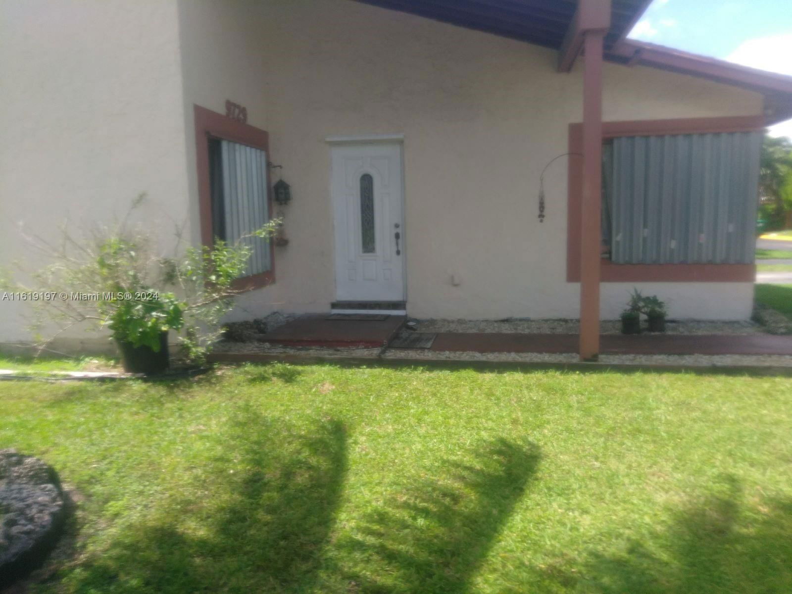 Real estate property located at 9729 147th Pl, Miami-Dade County, HAMMOCKS SEC 2, Miami, FL