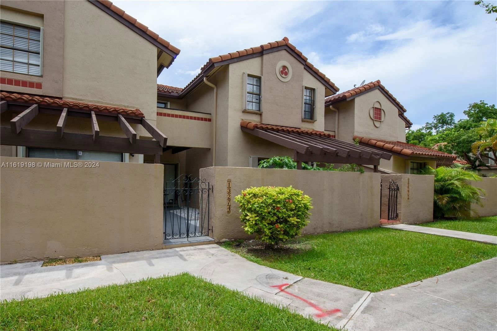 Real estate property located at 13274 112th Ter, Miami-Dade County, HOST CROSSINGS, Miami, FL