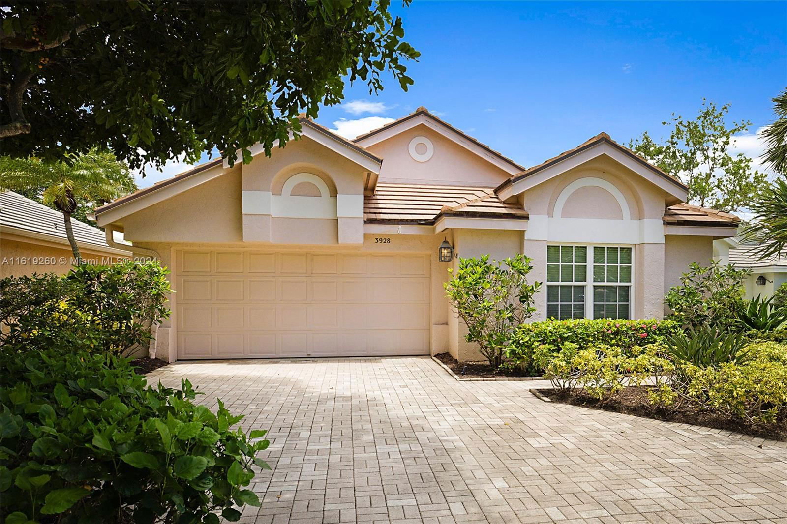 Real estate property located at 3928 Shearwater Dr, Palm Beach County, JONATHANS LANDING, Jupiter, FL