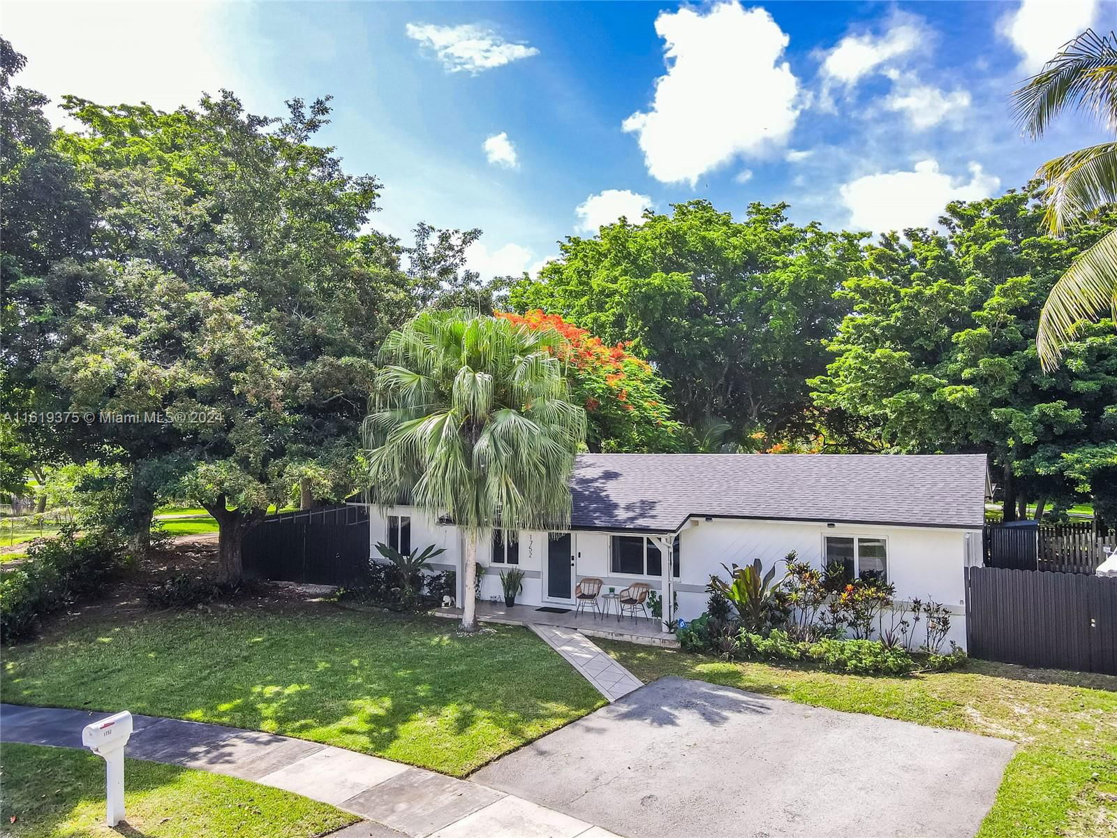 Real estate property located at 1752 Anhinga Ln, Miami-Dade County, HOMESTEAD LAKES FARMLIFE, Homestead, FL