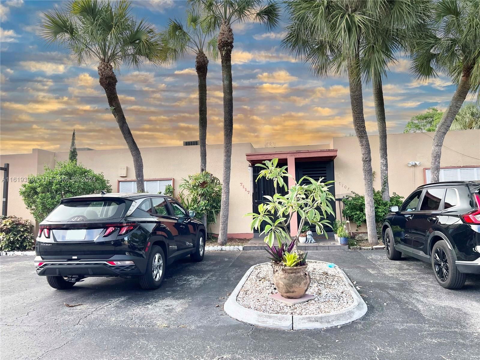 Real estate property located at 7117 Ballantrae Ct, Miami-Dade, MIAMI LAKES LOCH ANDREWS, Miami Lakes, FL