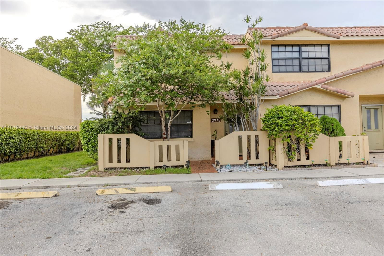 Real estate property located at 3975 94th Way #3975, Broward County, Welleby, Sunrise, FL