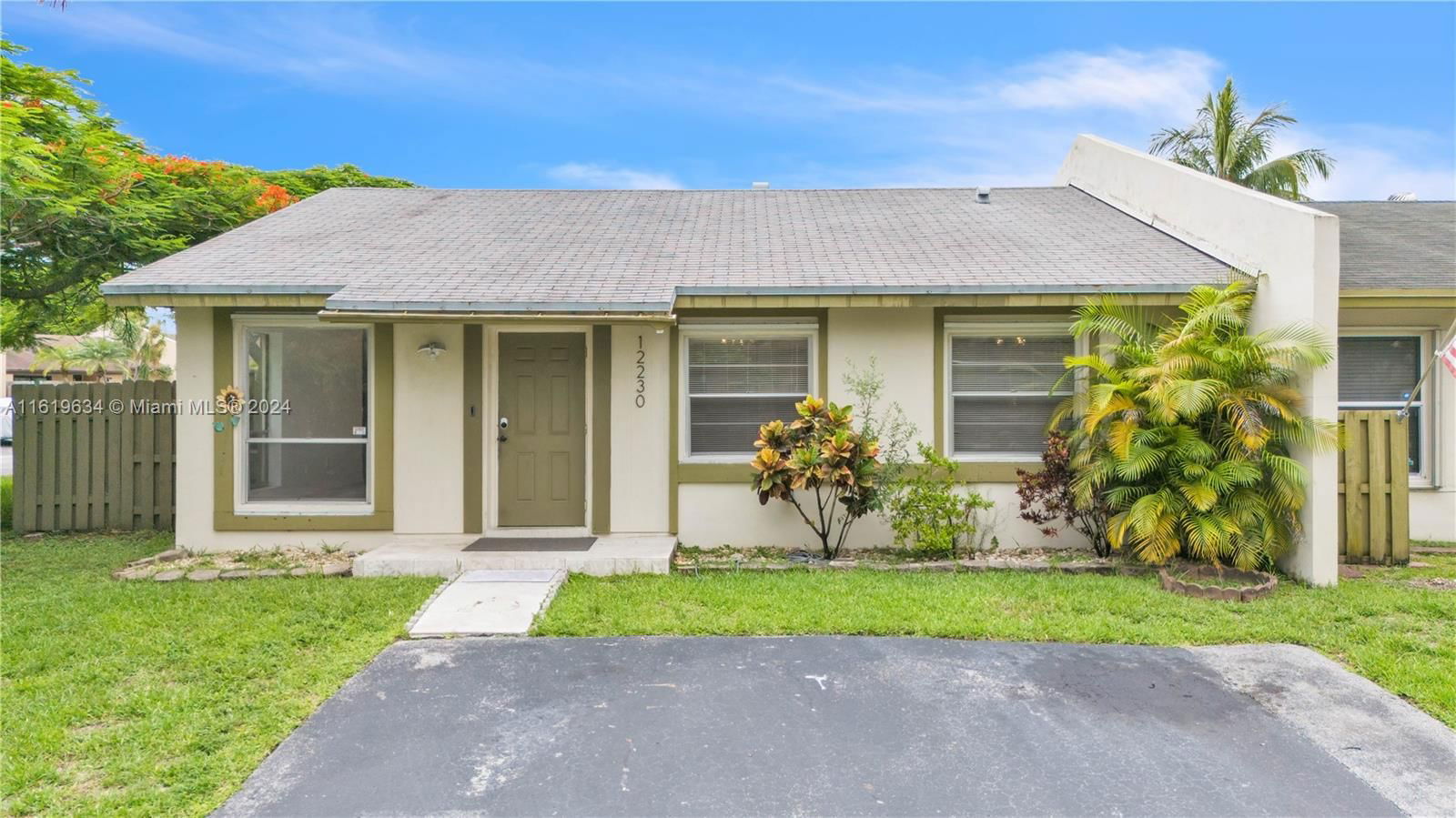 Real estate property located at 12230 116th Ln, Miami-Dade County, DEVON-AIRE VILLAS SEC 10, Miami, FL