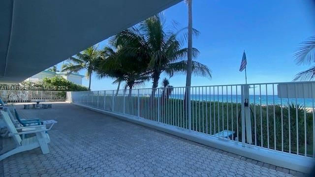 Real estate property located at 1480 Ocean Blvd #215, Broward County, INTERNATIONAL STUDIO APT, Lauderdale By The Sea, FL