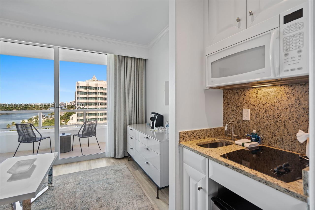 Real estate property located at 4401 COLLINS AVE #1007, Miami-dade, Fontainebleau Ii Tresor, Miami Beach, FL